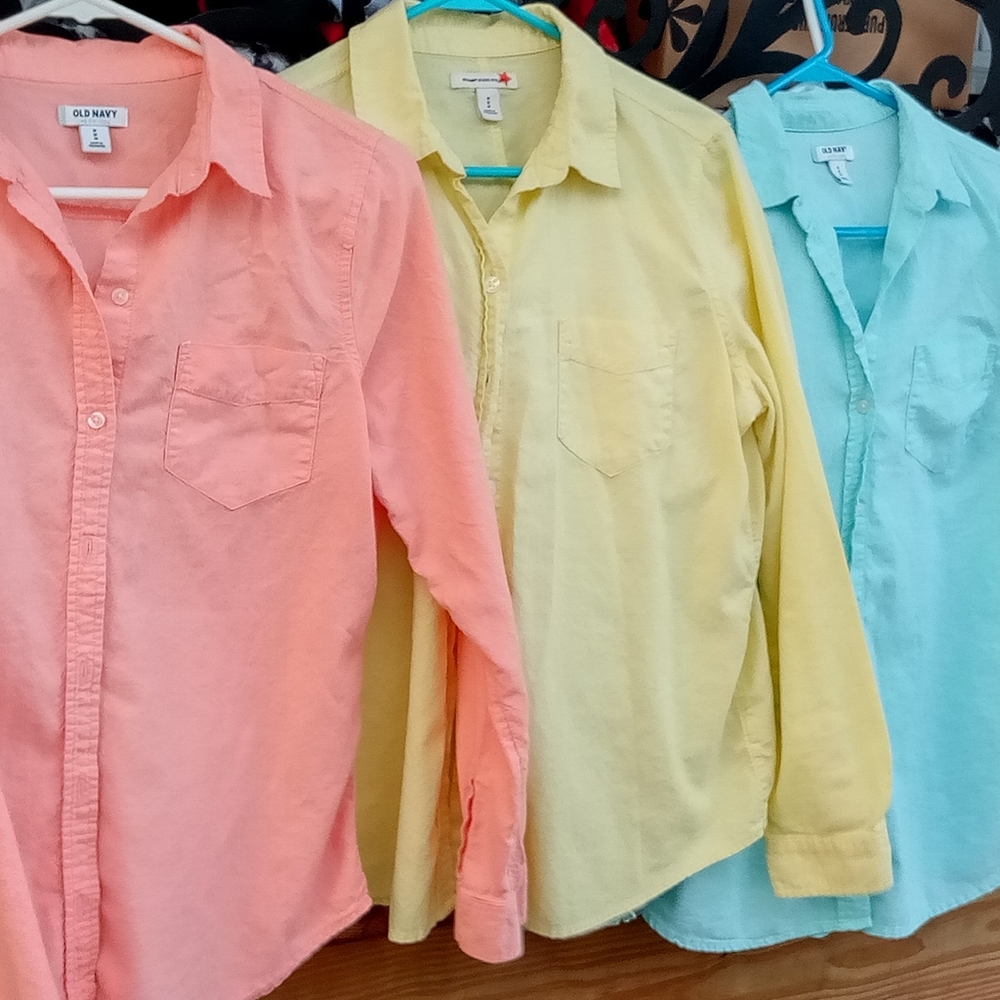 *SOLD***Old Navy  3 100% Cotton Button Down Pastel Color Long sleeve WmnS Med